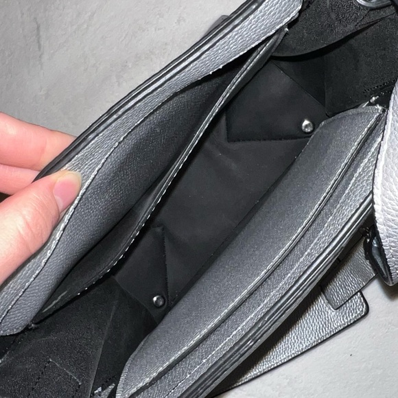 London Fog Silver Bow Accent Shoulder Bag - Picture 5 of 6